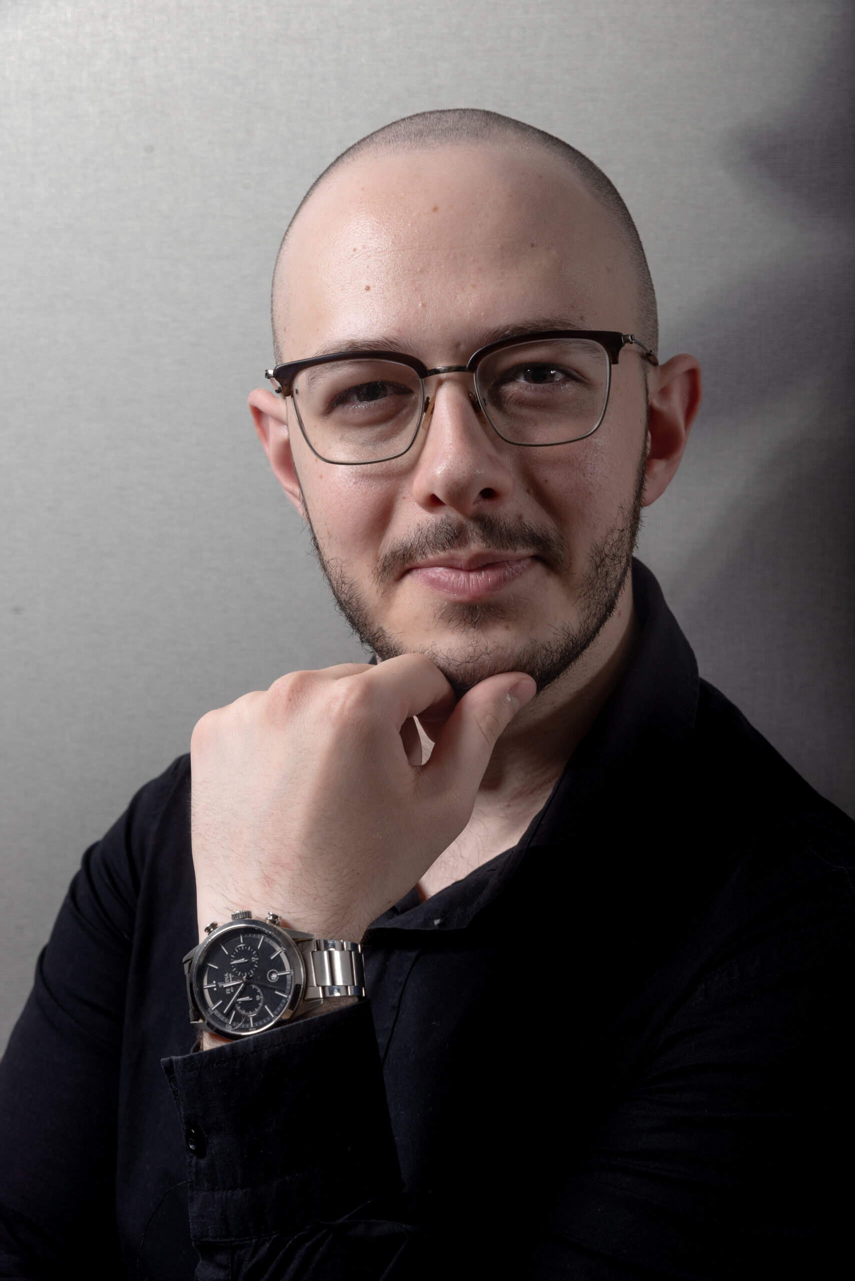 Δημήτρης Μαρίνος – ψυχολόγος και δημιουργός της Στρατηγικής Θεραπείας, σε επαγγελματικό πορτρέτο